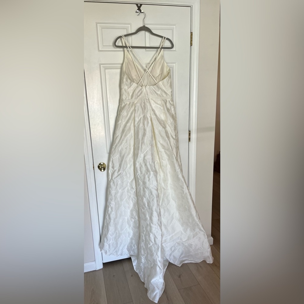 David's Bridal Ivory V-Neck Wedding Gown - Picture 2 of 11
